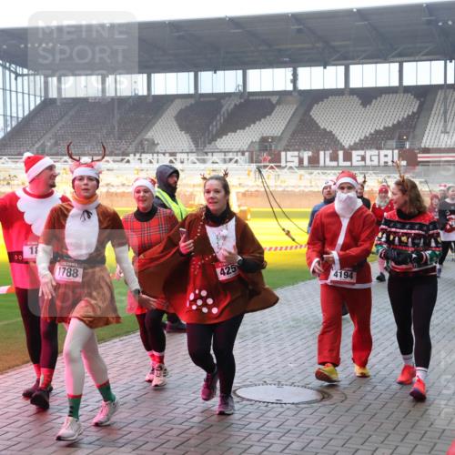 07.12.2025 - St. Pauli X-Mass-Run No. 15 Luisa Fischer http://msf.ph/oto/9379367 07.12.2025 10:06:36 Ziel 00, 18, 1788, 425, 4194, 1394, 676, 45537, 2, 3, 34, 54, 127, 148, 180, 187, 424, 468, 512, 676, 805, 834, 893, 967, 969, 1119, 1369, 1479, 1480, 1788, 1789, 1791, 1832, 1937, 1946, 2756, 2757, 2894, 2968, 3093, 3172, 3196, 3213, 3232, 3534, 3535, 3536, 3537, 3812, 3814, 3857, 3859, 3877, 4194, 4195, 4235, 4236, 4237, 4246, 4251, 4657, 4665, 4670, 4672, 4676, 4677, 4736, 4739 meine-sportfotos.de