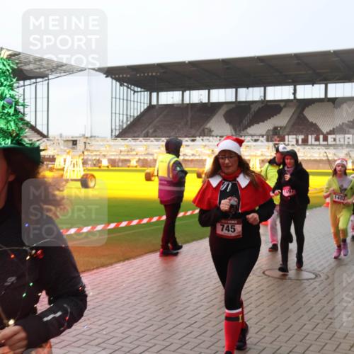 07.12.2025 - St. Pauli X-Mass-Run No. 15 Luisa Fischer http://msf.ph/oto/9379374 07.12.2025 11:11:15 Ziel 745, 1497, 1402, 1400, 29, 30, 31, 42, 48, 49, 53, 122, 134, 660, 667, 669, 697, 698, 745, 980, 1064, 1066, 1298, 1380, 1398, 1400, 1402, 1518, 1519, 1584, 1626, 1692, 1694, 1697, 1739, 1740, 2258, 2616, 3124, 3136, 4574 meine-sportfotos.de