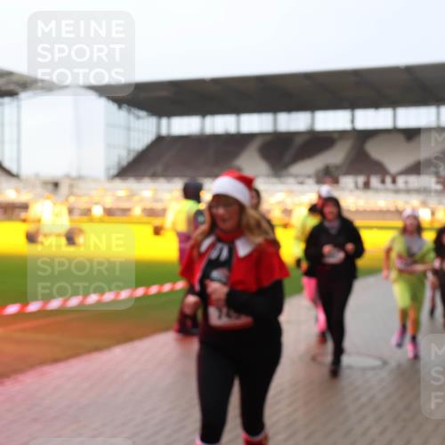 07.12.2025 - St. Pauli X-Mass-Run No. 15 Luisa Fischer http://msf.ph/oto/9379377 07.12.2025 11:11:16 Ziel 29, 30, 31, 48, 49, 53, 122, 134, 660, 667, 669, 697, 698, 745, 1064, 1066, 1298, 1380, 1398, 1400, 1402, 1518, 1519, 1584, 1626, 1692, 1694, 1697, 1739, 1740, 2258, 2616, 3124, 3136, 4574 meine-sportfotos.de