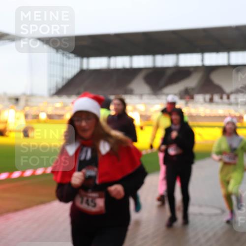 07.12.2025 - St. Pauli X-Mass-Run No. 15 Luisa Fischer http://msf.ph/oto/9379381 07.12.2025 11:11:16 Ziel 745, 29, 30, 31, 48, 49, 53, 122, 134, 660, 667, 669, 697, 698, 745, 1064, 1066, 1298, 1380, 1398, 1400, 1402, 1518, 1519, 1584, 1626, 1692, 1694, 1697, 1739, 1740, 2258, 2616, 3124, 3136, 4574 meine-sportfotos.de