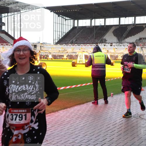 07.12.2025 - St. Pauli X-Mass-Run No. 15 Luisa Fischer http://msf.ph/oto/9379386 07.12.2025 10:33:53 Ziel 1, 15, 1329, 5, 3791, 3543, 83, 498, 828, 1268, 1329, 2054, 2065, 2558, 3543, 3548, 3791, 3901, 3902 meine-sportfotos.de