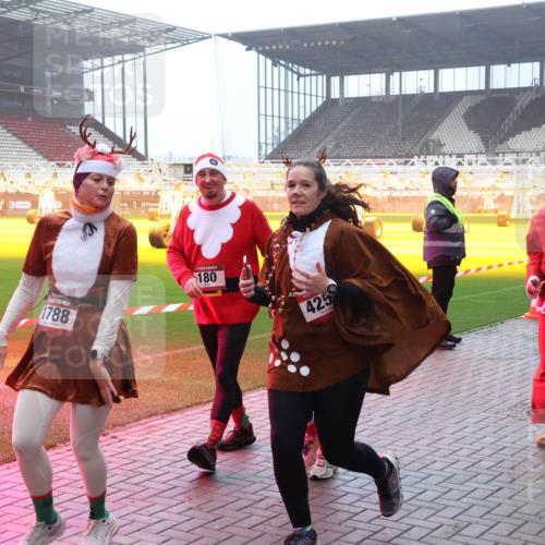07.12.2025 - St. Pauli X-Mass-Run No. 15 Luisa Fischer http://msf.ph/oto/9379401 07.12.2025 10:06:37 Ziel 3, 1788, 180, 425, 4194, 3196, 2, 3, 34, 54, 127, 148, 180, 187, 424, 468, 512, 562, 676, 805, 834, 893, 967, 969, 1119, 1369, 1479, 1480, 1788, 1789, 1791, 1832, 1937, 1946, 2756, 2757, 2894, 2968, 3093, 3172, 3196, 3213, 3232, 3534, 3535, 3536, 3537, 3812, 3814, 3857, 3859, 3877, 4194, 4195, 4235, 4236, 4237, 4246, 4251, 4459, 4657, 4665, 4670, 4672, 4676, 4677, 4736, 4739 meine-sportfotos.de