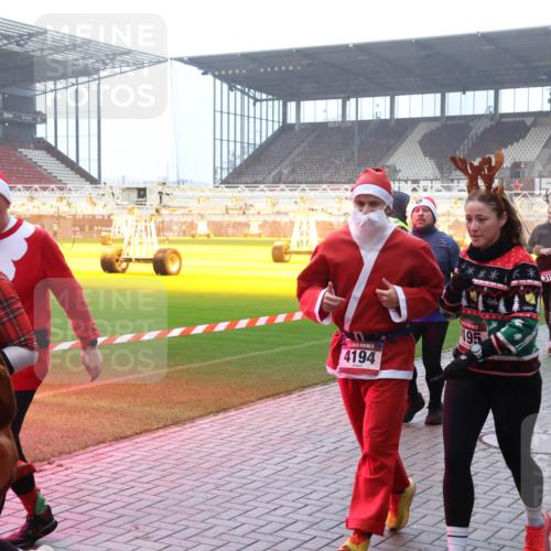 07.12.2025 - St. Pauli X-Mass-Run No. 15 Luisa Fischer http://msf.ph/oto/9379408 07.12.2025 10:06:38 Ziel 15, 51, 3196, 4246, 4194, 195, 969, 2, 3, 34, 54, 127, 148, 180, 187, 424, 468, 562, 676, 805, 834, 893, 967, 969, 1119, 1369, 1479, 1480, 1788, 1789, 1791, 1832, 1937, 1946, 2756, 2757, 2894, 2968, 3093, 3172, 3196, 3213, 3232, 3534, 3535, 3536, 3537, 3812, 3814, 3857, 3859, 3877, 4194, 4195, 4235, 4236, 4237, 4246, 4251, 4459, 4657, 4665, 4670, 4672, 4676, 4677, 4736, 4739 meine-sportfotos.de