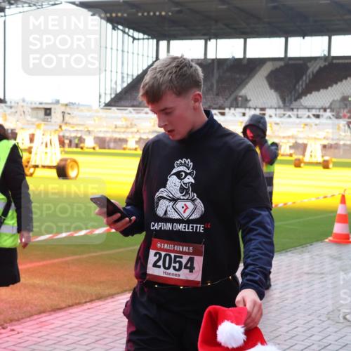 07.12.2025 - St. Pauli X-Mass-Run No. 15 Luisa Fischer http://msf.ph/oto/9379415 07.12.2025 10:34:09 Ziel 15, 2054, 498, 828, 1329, 2054, 2065, 2558, 3791 meine-sportfotos.de