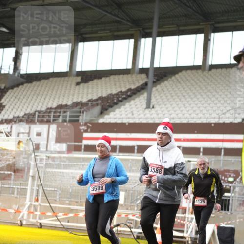 07.12.2025 - St. Pauli X-Mass-Run No. 15 Patografie http://msf.ph/oto/9379430 07.12.2025 10:13:04 Ziel 80, 1044, 1126, 1397, 1733, 2687, 2711, 2712, 3588, 3589, 4082, 4083, 4487, 4664 meine-sportfotos.de