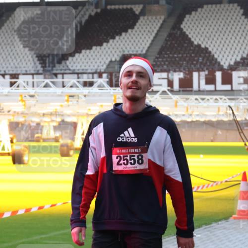 07.12.2025 - St. Pauli X-Mass-Run No. 15 Luisa Fischer http://msf.ph/oto/9379437 07.12.2025 10:34:30 Ziel 15, 2558, 2558 meine-sportfotos.de