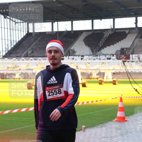 07.12.2025 - St. Pauli X-Mass-Run No. 15 Luisa Fischer http://msf.ph/oto/9379448 07.12.2025 10:34:31 Ziel 15, 2558, 2212, 2558 meine-sportfotos.de