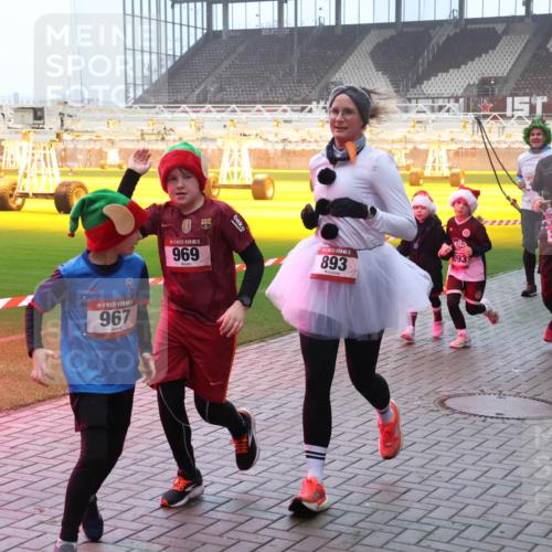 07.12.2025 - St. Pauli X-Mass-Run No. 15 Luisa Fischer http://msf.ph/oto/9379458 07.12.2025 10:06:43 Ziel 967, 15, 969, 1394, 2894, 5, 093, 893, 34, 127, 148, 150, 180, 187, 424, 468, 562, 676, 805, 834, 893, 967, 969, 1119, 1369, 1479, 1480, 1788, 1832, 1937, 1946, 2756, 2757, 2894, 2968, 3093, 3172, 3196, 3213, 3232, 3534, 3535, 3536, 3537, 3812, 3814, 3857, 3859, 3877, 4194, 4235, 4236, 4237, 4246, 4251, 4459, 4657, 4665, 4670, 4672, 4676, 4677, 4736, 4739 meine-sportfotos.de