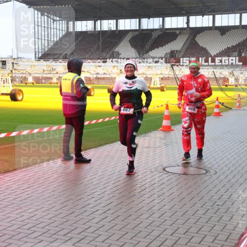 07.12.2025 - St. Pauli X-Mass-Run No. 15 Luisa Fischer http://msf.ph/oto/9379475 07.12.2025 11:11:27 Ziel 667, 669, 29, 48, 122, 411, 660, 667, 669, 697, 698, 745, 777, 787, 788, 812, 815, 817, 832, 841, 909, 1064, 1066, 1145, 1146, 1147, 1380, 1400, 1402, 1518, 1519, 1557, 1565, 1568, 1584, 1619, 1626, 1707, 2258, 2616, 2742, 3124, 3136, 4574, 4801, 4805, 4806, 4810, 4813, 5005, 5006 meine-sportfotos.de