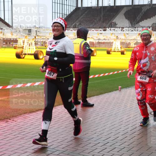 07.12.2025 - St. Pauli X-Mass-Run No. 15 Luisa Fischer http://msf.ph/oto/9379483 07.12.2025 11:11:28 Ziel 667, 669, 29, 48, 122, 411, 660, 667, 669, 697, 698, 745, 777, 787, 788, 812, 815, 817, 832, 841, 909, 1064, 1066, 1145, 1146, 1147, 1380, 1400, 1402, 1518, 1519, 1557, 1565, 1568, 1584, 1619, 1626, 1707, 2258, 2616, 2742, 3124, 3136, 4574, 4801, 4805, 4806, 4810, 4813, 5005, 5006 meine-sportfotos.de