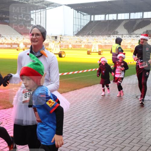 07.12.2025 - St. Pauli X-Mass-Run No. 15 Luisa Fischer http://msf.ph/oto/9379484 07.12.2025 10:06:45 Ziel 969, 89, 3093, 2894, 1394, 34, 127, 148, 150, 180, 187, 424, 468, 562, 676, 805, 834, 893, 967, 969, 1119, 1369, 1479, 1480, 1788, 1832, 1937, 1946, 2756, 2757, 2894, 2968, 3093, 3172, 3196, 3213, 3232, 3534, 3535, 3536, 3537, 3812, 3814, 3857, 3859, 3877, 3970, 3971, 4235, 4236, 4237, 4246, 4251, 4459, 4657, 4665, 4670, 4672, 4676, 4677, 4736, 4739 meine-sportfotos.de