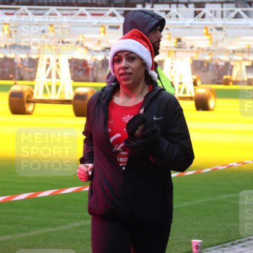 07.12.2025 - St. Pauli X-Mass-Run No. 15 Luisa Fischer http://msf.ph/oto/9379485 07.12.2025 10:35:04 Ziel 137, 493, 578, 2212, 2639, 3389, 3390, 4276, 4277, 4309, 4310, 4316, 4317, 4336, 4337 meine-sportfotos.de