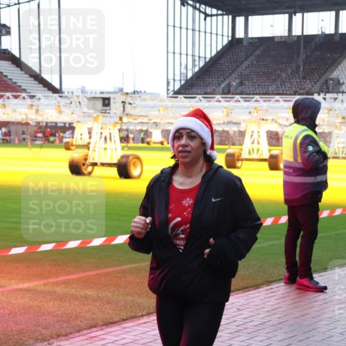 07.12.2025 - St. Pauli X-Mass-Run No. 15 Luisa Fischer http://msf.ph/oto/9379494 07.12.2025 10:35:05 Ziel 06, 3, 137, 493, 578, 2212, 2639, 3389, 3390, 4276, 4277, 4309, 4310, 4316, 4317, 4336, 4337 meine-sportfotos.de