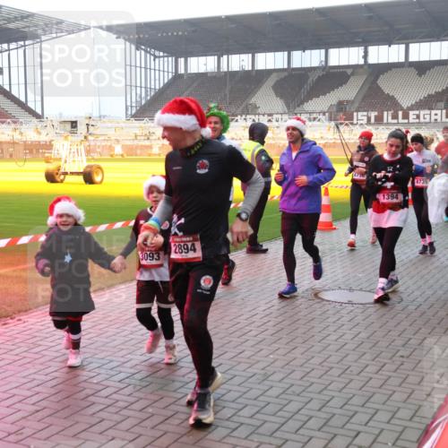 07.12.2025 - St. Pauli X-Mass-Run No. 15 Luisa Fischer http://msf.ph/oto/9379498 07.12.2025 10:06:46 Ziel 3093, 2894, 1394, 4739, 399, 2366, 34, 127, 148, 150, 180, 187, 424, 468, 562, 676, 805, 834, 893, 967, 969, 1119, 1369, 1479, 1480, 1788, 1832, 1937, 1946, 2756, 2757, 2894, 2968, 3093, 3172, 3196, 3213, 3232, 3534, 3535, 3536, 3537, 3812, 3814, 3857, 3859, 3877, 3970, 3971, 4235, 4236, 4237, 4246, 4251, 4459, 4657, 4665, 4670, 4672, 4676, 4677, 4736, 4739 meine-sportfotos.de