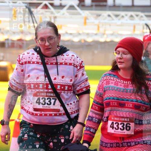 07.12.2025 - St. Pauli X-Mass-Run No. 15 Luisa Fischer http://msf.ph/oto/9379512 07.12.2025 10:35:20 Ziel 15, 4337, 15, 4336, 137, 493, 561, 578, 2422, 2639, 2857, 2863, 3389, 3390, 4147, 4149, 4276, 4277, 4309, 4310, 4316, 4317, 4336, 4337, 4443, 4779 meine-sportfotos.de