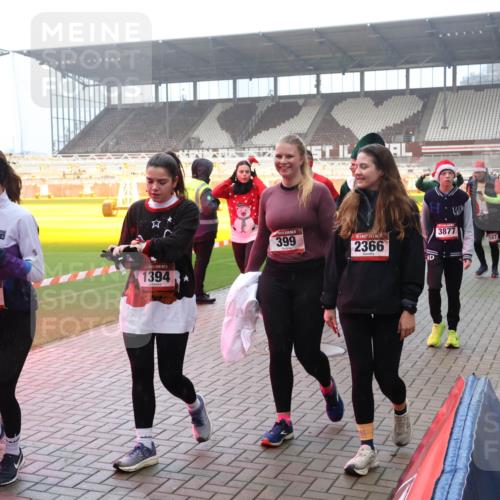 07.12.2025 - St. Pauli X-Mass-Run No. 15 Luisa Fischer http://msf.ph/oto/9379521 07.12.2025 10:06:49 Ziel 4736, 1394, 739, 399, 2366, 3877, 34, 127, 148, 150, 180, 187, 424, 468, 562, 676, 805, 834, 893, 967, 969, 1119, 1369, 1479, 1480, 1788, 1832, 1937, 1946, 2756, 2757, 2894, 2968, 3093, 3172, 3196, 3213, 3232, 3330, 3333, 3534, 3535, 3536, 3537, 3812, 3814, 3857, 3859, 3970, 3971, 4235, 4236, 4237, 4246, 4251, 4459, 4657, 4665, 4670, 4672, 4676, 4677, 4736, 4739 meine-sportfotos.de