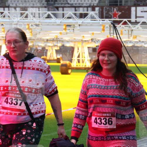 07.12.2025 - St. Pauli X-Mass-Run No. 15 Luisa Fischer http://msf.ph/oto/9379525 07.12.2025 10:35:22 Ziel 4337, 15, 4317, 15, 4336, 1, 4, 4, 4, 137, 493, 561, 578, 2353, 2422, 2857, 2863, 3389, 3390, 4147, 4149, 4276, 4277, 4309, 4310, 4316, 4317, 4336, 4337, 4443, 4772, 4776, 4778, 4779 meine-sportfotos.de