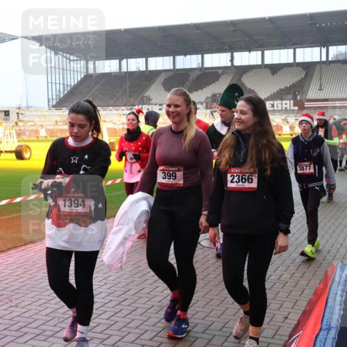 07.12.2025 - St. Pauli X-Mass-Run No. 15 Luisa Fischer http://msf.ph/oto/9379526 07.12.2025 10:06:50 Ziel 15, 1394, 399, 2366, 3877, 34, 127, 148, 150, 180, 187, 424, 468, 562, 676, 805, 834, 893, 967, 969, 1119, 1369, 1479, 1480, 1788, 1832, 1937, 1946, 2756, 2757, 2894, 2968, 3093, 3172, 3196, 3213, 3232, 3330, 3333, 3534, 3535, 3536, 3537, 3812, 3814, 3857, 3859, 3970, 3971, 4235, 4236, 4237, 4246, 4251, 4459, 4657, 4665, 4670, 4672, 4676, 4677, 4736, 4739 meine-sportfotos.de