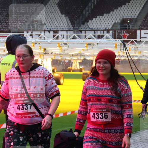 07.12.2025 - St. Pauli X-Mass-Run No. 15 Luisa Fischer http://msf.ph/oto/9379529 07.12.2025 10:35:22 Ziel 4317, 1, 4337, 15, 4336, 137, 493, 561, 578, 2353, 2422, 2857, 2863, 3389, 3390, 4147, 4149, 4276, 4277, 4309, 4310, 4316, 4317, 4336, 4337, 4443, 4772, 4776, 4778, 4779 meine-sportfotos.de