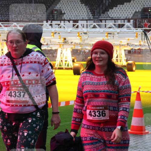 07.12.2025 - St. Pauli X-Mass-Run No. 15 Luisa Fischer http://msf.ph/oto/9379531 07.12.2025 10:35:22 Ziel 4337, 15, 4336, 4, 1, 15, 4317, 137, 493, 561, 578, 2353, 2422, 2857, 2863, 3389, 3390, 4147, 4149, 4276, 4277, 4309, 4310, 4316, 4317, 4336, 4337, 4443, 4772, 4776, 4778, 4779 meine-sportfotos.de
