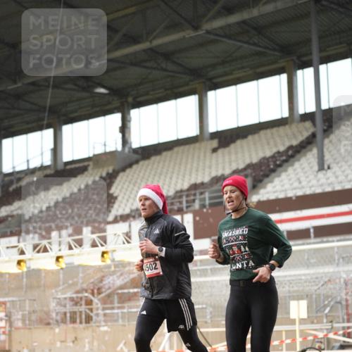 07.12.2025 - St. Pauli X-Mass-Run No. 15 Patografie http://msf.ph/oto/9379532 07.12.2025 10:14:01 Ziel 3243, 4371, 4502, 4526 meine-sportfotos.de