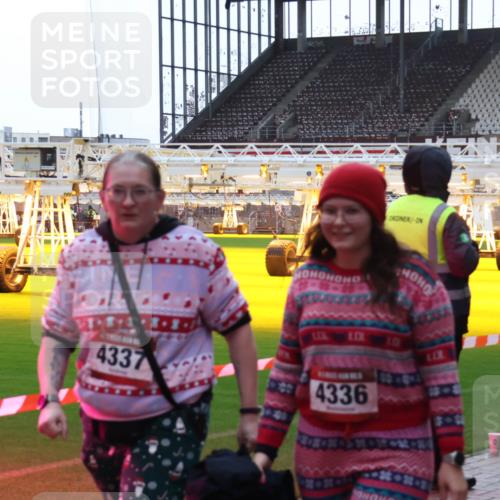 07.12.2025 - St. Pauli X-Mass-Run No. 15 Luisa Fischer http://msf.ph/oto/9379538 07.12.2025 10:35:23 Ziel 4337, 4336, 137, 493, 561, 578, 2353, 2406, 2422, 2857, 2863, 3389, 3390, 4147, 4149, 4276, 4277, 4309, 4310, 4316, 4317, 4336, 4337, 4443, 4772, 4776, 4778, 4779 meine-sportfotos.de
