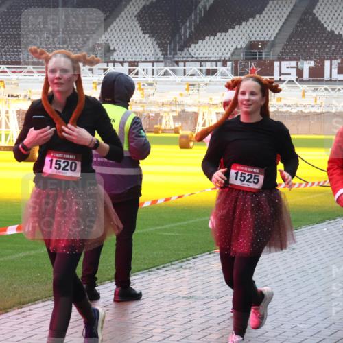 07.12.2025 - St. Pauli X-Mass-Run No. 15 Luisa Fischer http://msf.ph/oto/9379540 07.12.2025 11:11:49 Ziel 1520, 5, 1525, 1518, 48, 171, 182, 190, 411, 660, 667, 669, 697, 698, 777, 787, 788, 812, 815, 817, 832, 841, 909, 1145, 1146, 1147, 1309, 1321, 1518, 1519, 1557, 1565, 1568, 1589, 1619, 1707, 1711, 1714, 1767, 1770, 2258, 2742, 4801, 4805, 4806, 4810, 4813, 5005, 5006 meine-sportfotos.de