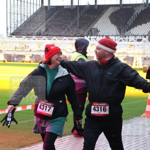 07.12.2025 - St. Pauli X-Mass-Run No. 15 Luisa Fischer http://msf.ph/oto/9379553 07.12.2025 10:35:26 Ziel 15, 4317, 15, 4316, 339, 137, 493, 561, 578, 2353, 2406, 2422, 2857, 2863, 3224, 3389, 3390, 3721, 4147, 4149, 4276, 4277, 4309, 4310, 4316, 4317, 4336, 4337, 4443, 4772, 4776, 4778, 4779 meine-sportfotos.de