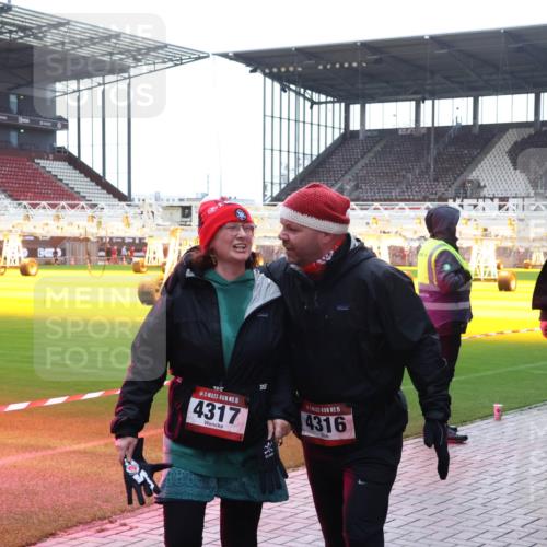 07.12.2025 - St. Pauli X-Mass-Run No. 15 Luisa Fischer http://msf.ph/oto/9379565 07.12.2025 10:35:27 Ziel 15, 4317, 15, 4316, 339, 3389, 137, 493, 561, 578, 2353, 2406, 2422, 2857, 2863, 3224, 3389, 3390, 3721, 4147, 4149, 4276, 4277, 4309, 4310, 4316, 4317, 4336, 4337, 4443, 4772, 4776, 4778, 4779 meine-sportfotos.de
