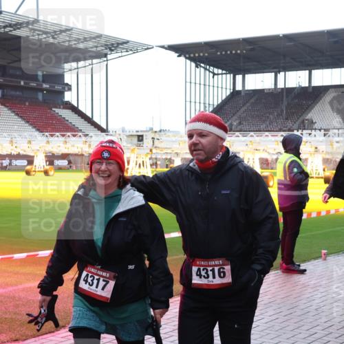 07.12.2025 - St. Pauli X-Mass-Run No. 15 Luisa Fischer http://msf.ph/oto/9379568 07.12.2025 10:35:28 Ziel 15, 4317, 15, 4316, 3390, 3389, 137, 493, 561, 578, 2353, 2406, 2422, 2857, 2863, 3224, 3721, 4147, 4149, 4276, 4277, 4309, 4310, 4316, 4317, 4336, 4337, 4443, 4595, 4772, 4776, 4778, 4779 meine-sportfotos.de