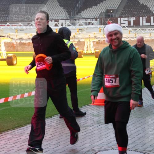 07.12.2025 - St. Pauli X-Mass-Run No. 15 Luisa Fischer http://msf.ph/oto/9379574 07.12.2025 10:06:56 Ziel 296, 4657, 127, 3535, 3213, 34, 127, 148, 150, 180, 187, 468, 562, 867, 893, 967, 969, 1007, 1119, 1369, 1479, 1480, 1788, 1832, 1937, 1946, 2129, 2894, 2968, 3093, 3172, 3196, 3213, 3232, 3330, 3333, 3534, 3535, 3536, 3537, 3970, 3971, 4246, 4251, 4459, 4657, 4665, 4670, 4672, 4676, 4677, 4735, 4736, 4738, 4739 meine-sportfotos.de