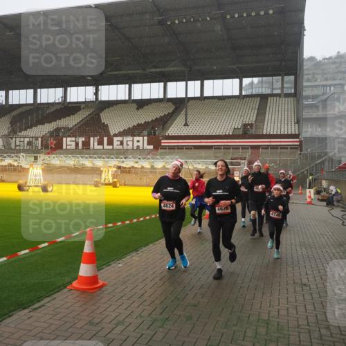 07.12.2025 - St. Pauli X-Mass-Run No. 15 Fabian Wolf http://msf.ph/oto/9379589 07.12.2025 10:08:03 Ziel 2691, 2692, 3627, 3628, 4231, 4623, 4624, 4626, 4734, 4737, 4740 meine-sportfotos.de