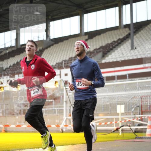 07.12.2025 - St. Pauli X-Mass-Run No. 15 Patografie http://msf.ph/oto/9379595 07.12.2025 10:14:14 Ziel 174, 352, 3243, 4489, 4502, 4526, 4545 meine-sportfotos.de