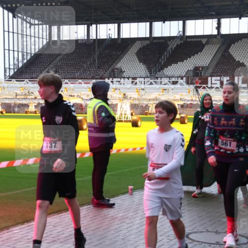 07.12.2025 - St. Pauli X-Mass-Run No. 15 Luisa Fischer http://msf.ph/oto/9379600 07.12.2025 10:35:34 Ziel 137, 43, 277, 561, 4276, 493, 561, 998, 1100, 1365, 2353, 2406, 2422, 2857, 2863, 3224, 3721, 4147, 4149, 4276, 4277, 4309, 4310, 4443, 4595, 4772, 4776, 4778, 4779 meine-sportfotos.de