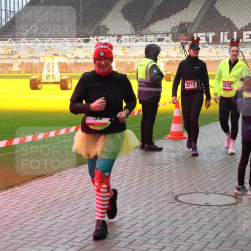 07.12.2025 - St. Pauli X-Mass-Run No. 15 Luisa Fischer http://msf.ph/oto/9379601 07.12.2025 10:07:02 Ziel 3213, 3232, 34, 127, 150, 187, 217, 366, 562, 867, 893, 967, 969, 972, 975, 1007, 1103, 1119, 1369, 1479, 1480, 1505, 1735, 1736, 1832, 1937, 1946, 2129, 3189, 3213, 3232, 3330, 3333, 3534, 3535, 3536, 3537, 3970, 3971, 4459, 4657, 4665, 4670, 4672, 4676, 4677, 4735, 4736, 4738, 4739 meine-sportfotos.de