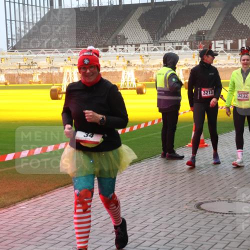 07.12.2025 - St. Pauli X-Mass-Run No. 15 Luisa Fischer http://msf.ph/oto/9379605 07.12.2025 10:07:02 Ziel 34, 3213, 3232, 34, 127, 150, 187, 217, 366, 562, 867, 893, 967, 969, 972, 975, 1007, 1103, 1119, 1369, 1479, 1480, 1505, 1735, 1736, 1832, 1937, 1946, 2129, 3189, 3213, 3232, 3330, 3333, 3534, 3535, 3536, 3537, 3970, 3971, 4459, 4657, 4665, 4670, 4672, 4676, 4677, 4735, 4736, 4738, 4739 meine-sportfotos.de