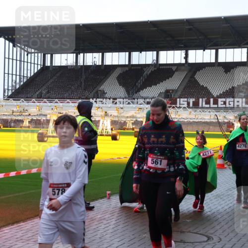 07.12.2025 - St. Pauli X-Mass-Run No. 15 Luisa Fischer http://msf.ph/oto/9379607 07.12.2025 10:35:35 Ziel 137, 578, 561, 4277, 4276, 493, 561, 998, 1100, 1365, 2353, 2406, 2422, 2857, 2863, 3224, 3721, 4147, 4149, 4276, 4277, 4309, 4310, 4443, 4595, 4772, 4776, 4778, 4779 meine-sportfotos.de
