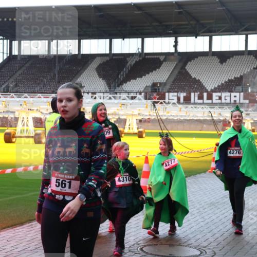 07.12.2025 - St. Pauli X-Mass-Run No. 15 Luisa Fischer http://msf.ph/oto/9379617 07.12.2025 10:35:36 Ziel 09, 4277, 15, 561, 4310, 4276, 493, 561, 998, 1100, 1365, 2353, 2406, 2422, 2857, 2863, 3224, 3721, 4147, 4149, 4276, 4277, 4309, 4310, 4443, 4595, 4772, 4776, 4778, 4779 meine-sportfotos.de