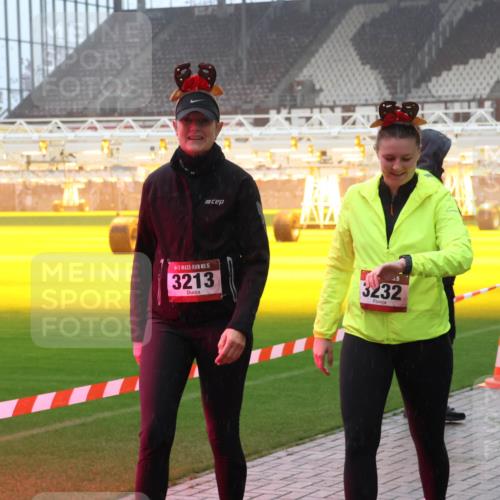 07.12.2025 - St. Pauli X-Mass-Run No. 15 Luisa Fischer http://msf.ph/oto/9379618 07.12.2025 10:07:05 Ziel 15, 3213, 415, 3232, 34, 127, 150, 187, 217, 366, 562, 867, 893, 972, 975, 1007, 1103, 1119, 1369, 1479, 1480, 1505, 1735, 1736, 1832, 1937, 1946, 2129, 3189, 3213, 3232, 3330, 3333, 3534, 3535, 3536, 3537, 3970, 3971, 4459, 4657, 4665, 4670, 4672, 4676, 4677, 4735, 4736, 4738, 4739 meine-sportfotos.de