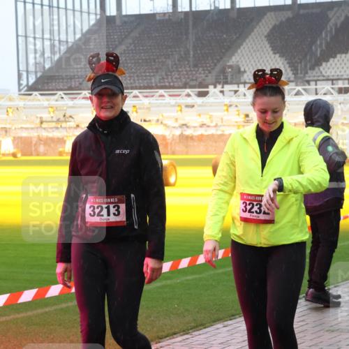 07.12.2025 - St. Pauli X-Mass-Run No. 15 Luisa Fischer http://msf.ph/oto/9379621 07.12.2025 10:07:06 Ziel 15, 3213, 323, 34, 150, 187, 217, 366, 562, 867, 893, 972, 975, 1007, 1103, 1119, 1369, 1479, 1480, 1505, 1735, 1736, 1832, 1937, 1946, 2129, 3189, 3213, 3232, 3330, 3333, 3534, 3535, 3536, 3537, 3970, 3971, 4354, 4459, 4657, 4665, 4670, 4672, 4676, 4677, 4735, 4736, 4738, 4739 meine-sportfotos.de