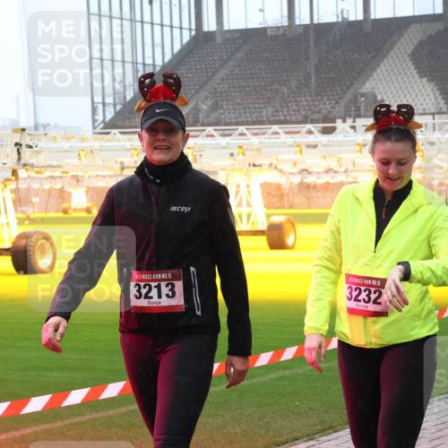 07.12.2025 - St. Pauli X-Mass-Run No. 15 Luisa Fischer http://msf.ph/oto/9379623 07.12.2025 10:07:06 Ziel 15, 3213, 15, 3232, 34, 150, 187, 217, 366, 562, 867, 893, 972, 975, 1007, 1103, 1119, 1369, 1479, 1480, 1505, 1735, 1736, 1832, 1937, 1946, 2129, 3189, 3213, 3232, 3330, 3333, 3534, 3535, 3536, 3537, 3970, 3971, 4354, 4459, 4657, 4665, 4670, 4672, 4676, 4677, 4735, 4736, 4738, 4739 meine-sportfotos.de