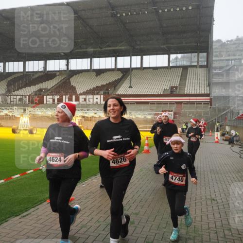 07.12.2025 - St. Pauli X-Mass-Run No. 15 Fabian Wolf http://msf.ph/oto/9379627 07.12.2025 10:08:04 Ziel 2691, 2692, 3627, 3628, 4231, 4623, 4624, 4626, 4734, 4737, 4740 meine-sportfotos.de