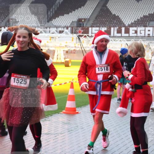 07.12.2025 - St. Pauli X-Mass-Run No. 15 Luisa Fischer http://msf.ph/oto/9379633 07.12.2025 11:11:50 Ziel 5, 1525, 1518, 1568, 161, 30, 48, 171, 182, 190, 411, 660, 667, 669, 689, 690, 697, 698, 777, 787, 788, 812, 815, 817, 832, 841, 909, 1145, 1146, 1147, 1309, 1321, 1518, 1519, 1557, 1565, 1568, 1589, 1619, 1707, 1711, 1714, 1767, 1770, 2258, 2742, 4801, 4805, 4806, 4810, 4813, 5005, 5006 meine-sportfotos.de