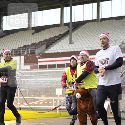 07.12.2025 - St. Pauli X-Mass-Run No. 15 Patografie http://msf.ph/oto/9379645 07.12.2025 10:14:26 Ziel 352, 1158, 2564, 2617, 2618, 2864, 4489, 4508, 4545 meine-sportfotos.de