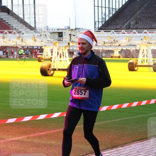 07.12.2025 - St. Pauli X-Mass-Run No. 15 Luisa Fischer http://msf.ph/oto/9379646 07.12.2025 10:35:50 Ziel 15, 2857, 561, 998, 1100, 1365, 1822, 2353, 2406, 2422, 2857, 2863, 3224, 3721, 4147, 4149, 4443, 4595, 4772, 4776, 4778, 4779 meine-sportfotos.de