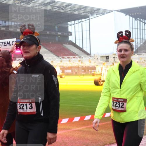 07.12.2025 - St. Pauli X-Mass-Run No. 15 Luisa Fischer http://msf.ph/oto/9379649 07.12.2025 10:07:08 Ziel 15, 3213, 15, 3232, 34, 150, 187, 217, 366, 562, 867, 972, 975, 1007, 1103, 1119, 1369, 1479, 1480, 1505, 1735, 1736, 1832, 1937, 1946, 2129, 3189, 3213, 3232, 3330, 3333, 3534, 3535, 3536, 3537, 3970, 3971, 4354, 4459, 4657, 4665, 4672, 4677, 4735, 4736, 4738, 4739 meine-sportfotos.de