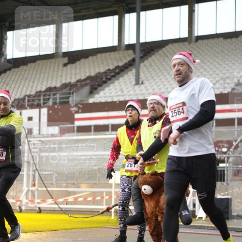 07.12.2025 - St. Pauli X-Mass-Run No. 15 Patografie http://msf.ph/oto/9379653 07.12.2025 10:14:26 Ziel 352, 1158, 2564, 2617, 2618, 2864, 4489, 4508, 4545 meine-sportfotos.de