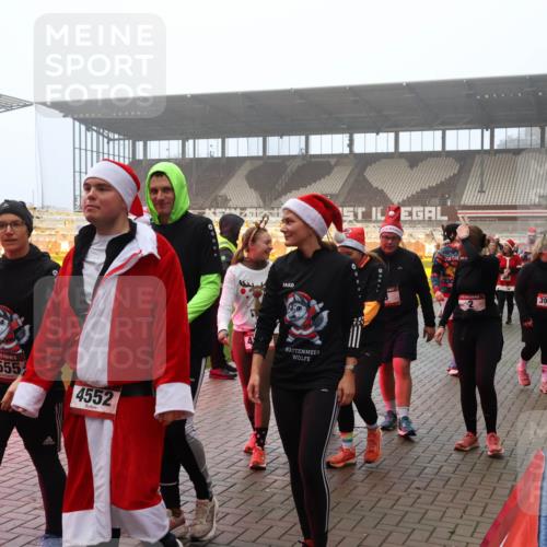 07.12.2025 - St. Pauli X-Mass-Run No. 15 Luisa Fischer http://msf.ph/oto/9379656 07.12.2025 10:07:23 Ziel 20, 4555, 4552, 3970, 3971, 150, 217, 366, 421, 562, 792, 867, 972, 975, 1007, 1103, 1505, 1572, 1735, 1736, 2129, 2983, 3189, 3213, 3232, 3330, 3333, 3414, 3945, 3970, 3971, 4354, 4459, 4735, 4738 meine-sportfotos.de