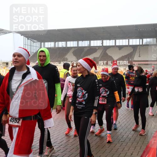 07.12.2025 - St. Pauli X-Mass-Run No. 15 Luisa Fischer http://msf.ph/oto/9379658 07.12.2025 10:07:23 Ziel 4555, 4552, 4560, 3970, 3971, 150, 217, 366, 421, 562, 792, 867, 972, 975, 1007, 1103, 1505, 1572, 1735, 1736, 2129, 2983, 3189, 3213, 3232, 3330, 3333, 3414, 3945, 3970, 3971, 4354, 4459, 4735, 4738 meine-sportfotos.de