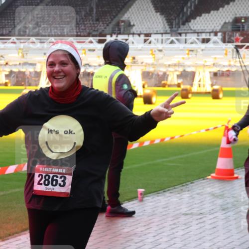 07.12.2025 - St. Pauli X-Mass-Run No. 15 Luisa Fischer http://msf.ph/oto/9379659 07.12.2025 10:35:52 Ziel 15, 2863, 4595, 561, 998, 1100, 1365, 1822, 2353, 2406, 2422, 2857, 2863, 3224, 3721, 4034, 4147, 4149, 4443, 4595, 4772, 4776, 4778, 4779 meine-sportfotos.de